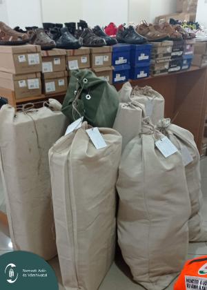 1749047618198 L.jpg