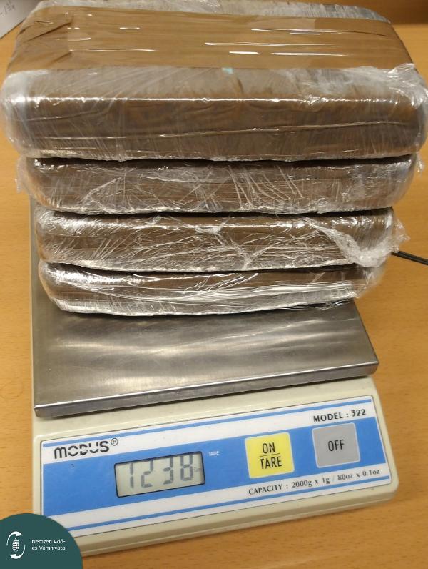 kábítószer2_Tompa L.jpg