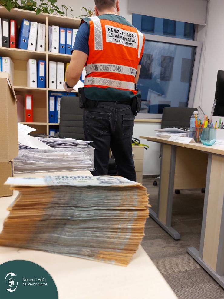 Egymilliárdot „takarítottak el” az államkasszából
